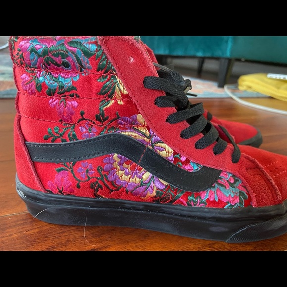 Red embroidered high top vans - Picture 4 of 6